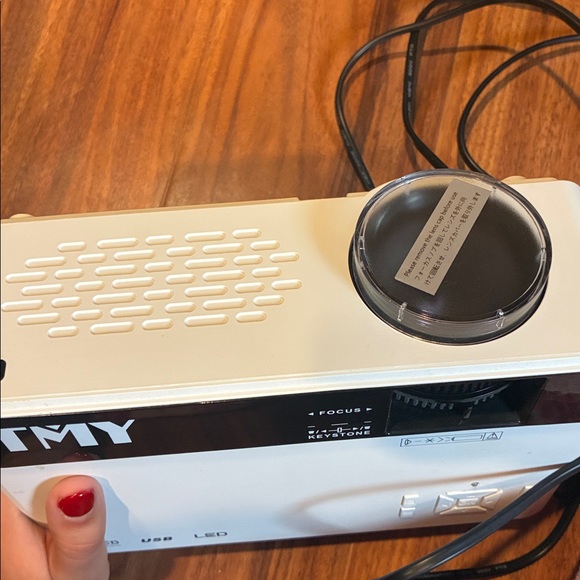 White Portable Mini Projector - Picture 4 of 5